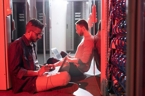 Comment configurer une station de travail pour le rendu 3D afin de minimiser la latence?